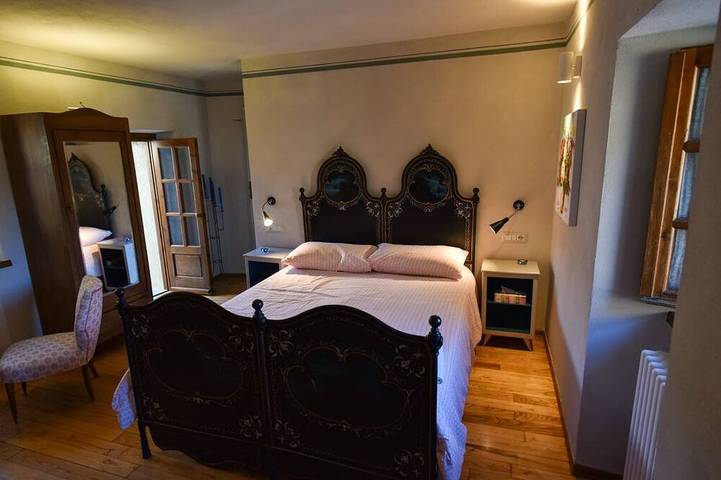 Ibisco di Gautier, suggestiva casetta con giardino privato in borgo medioevale in Castino, Langhe
