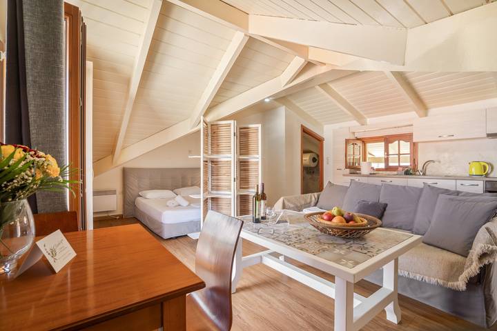 Gîte pour 4 personnes, avec vue sur le lac et balcon à Céphalonie