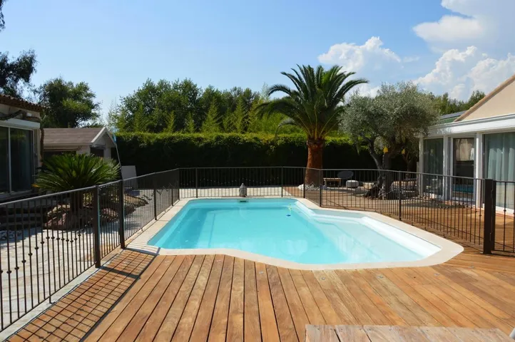Chalet para 8 personas, con vistas además de jardín y piscina - 1