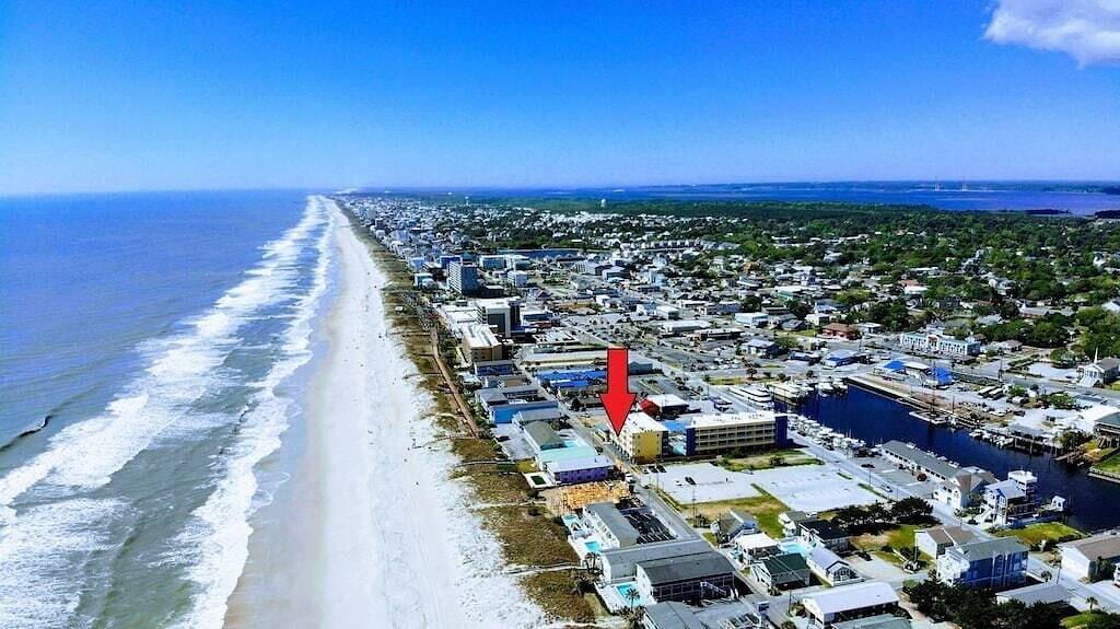 Ganze Wohnung, Beach Harbor @ The Boardwalk - zu Fuß zum Strand, Boote, Promenade, trinken und essen. in Carolina Beach, Pleasure Island