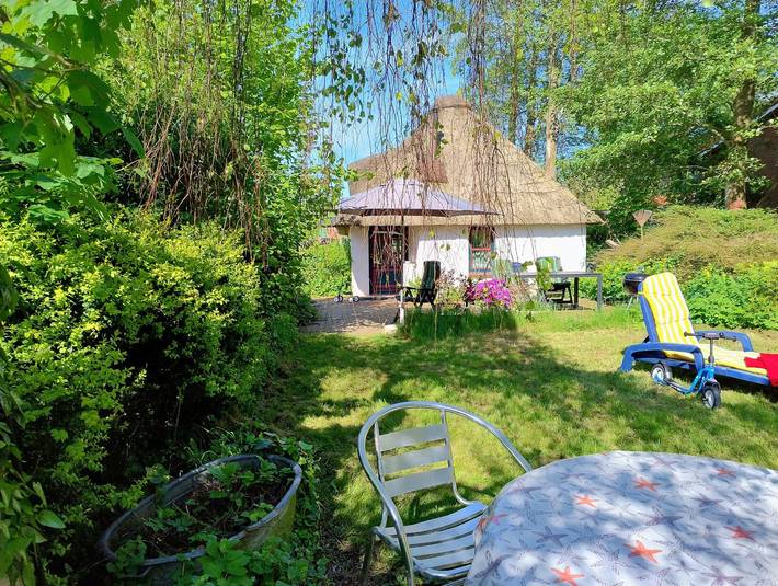 Ferienhaus 'Unser Froschhaus' mit privater Terrasse, privatem Garten und Wi-Fi in Süderdeich, Dithmarschen
