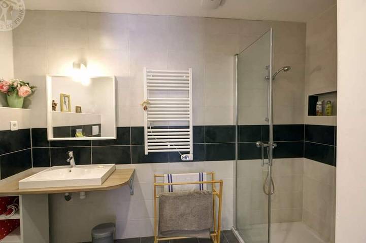 Gîte pour 2 personnes, avec Terrasse et Jardin à Saint-Priest-la-Prugne - 4