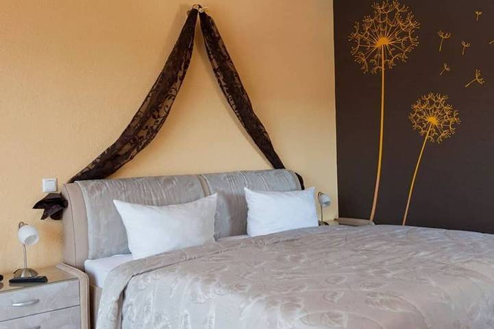 Ferienwohnung für 2 Personen, mit Pool und Garten sowie Sauna und Terrasse