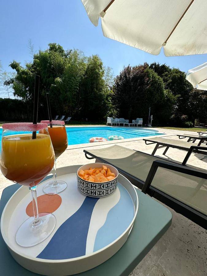 Maison d’hôte pour 2 personnes, avec Terrasse et Jacuzzi ainsi que Jardin et Piscine
