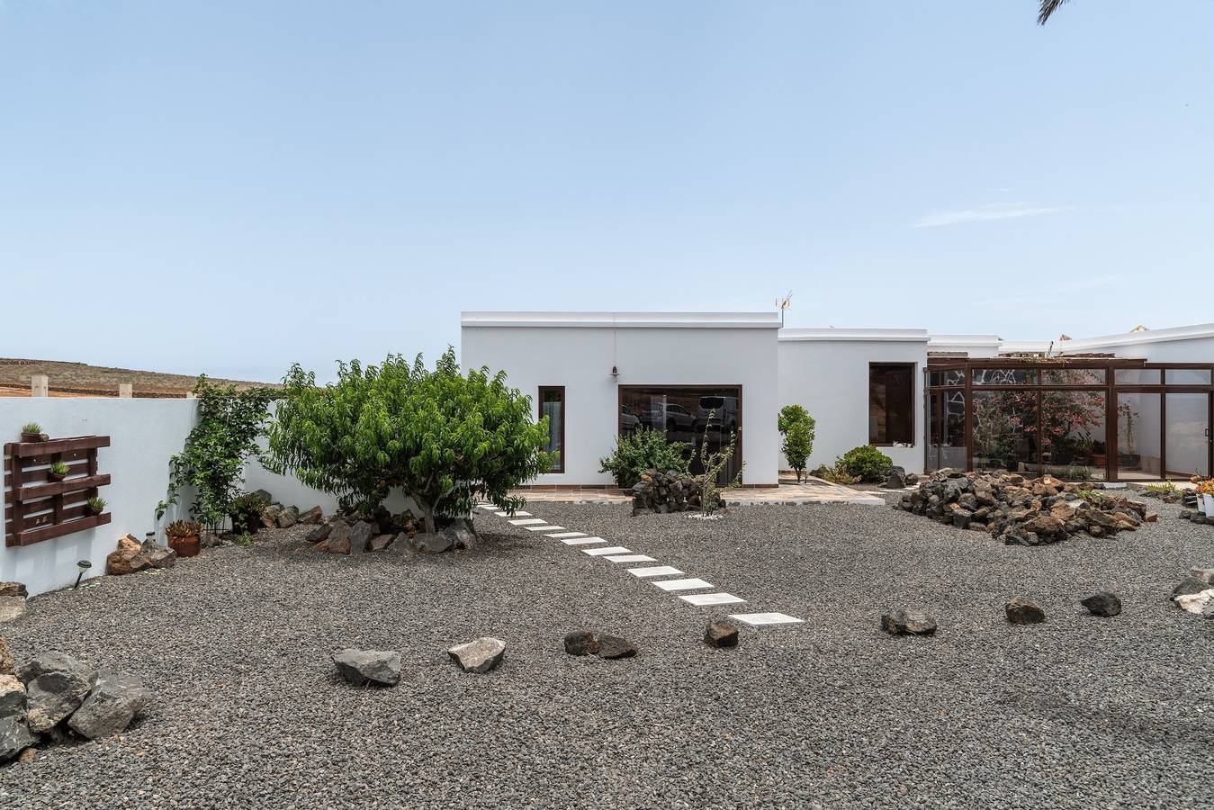 Casa Vacacional 'Guenia Ii' con Vista a la Montaña, Wi-Fi y Aire Acondicionado in El Mojón (Lanzarote), Teguise