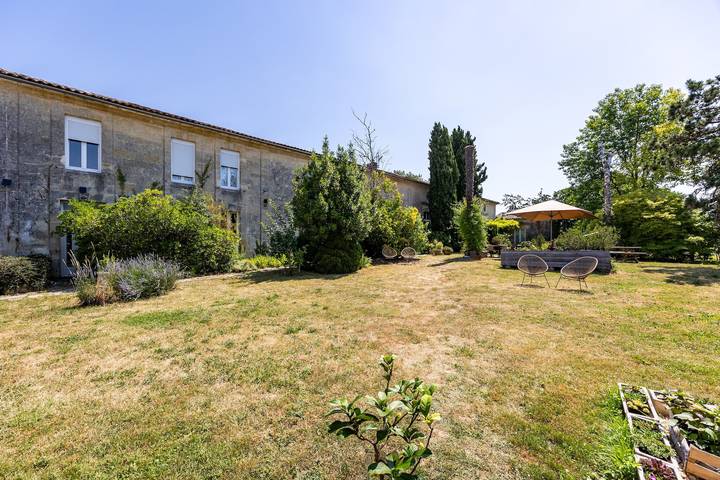 Bed and Breakfast 'Chambre Merlot' con piscina, terrazza condivisa e Wi-Fi in Saint-Germain-du-Puch, Libourne e dintorni