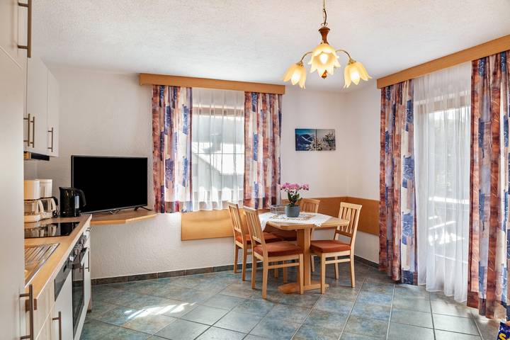 Ganze Wohnung, Ferienwohnung "Sterngucker Suite" mit Bergblick, Gemeinschaftsgarten und WLAN in Leutasch, Innsbruck Land