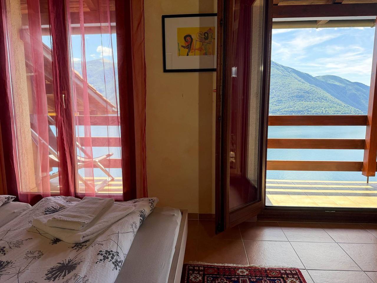 Ganze Wohnung, Reiheneinfamilienhaus in Residenz mit Schwimmbad an erhöhter Hanglage in Brissago, Tessiner Alpen