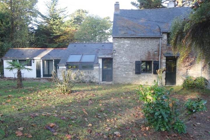 Location de vacances pour 9 personnes, avec vue et jardin, adapté aux familles dans Plage Du Men Armor