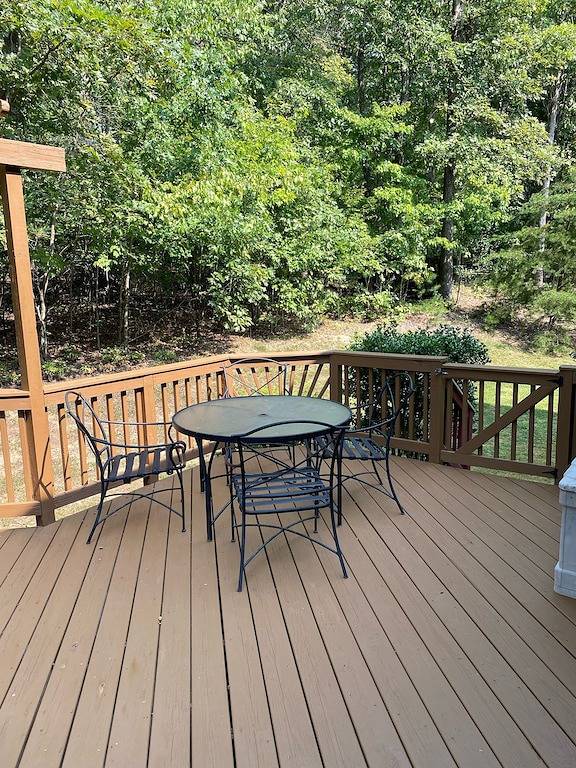 Hot Tub, Yard Games, Fire Pit, Rec Room-ping pong, air hockey, darts, billiards in Lake Anna