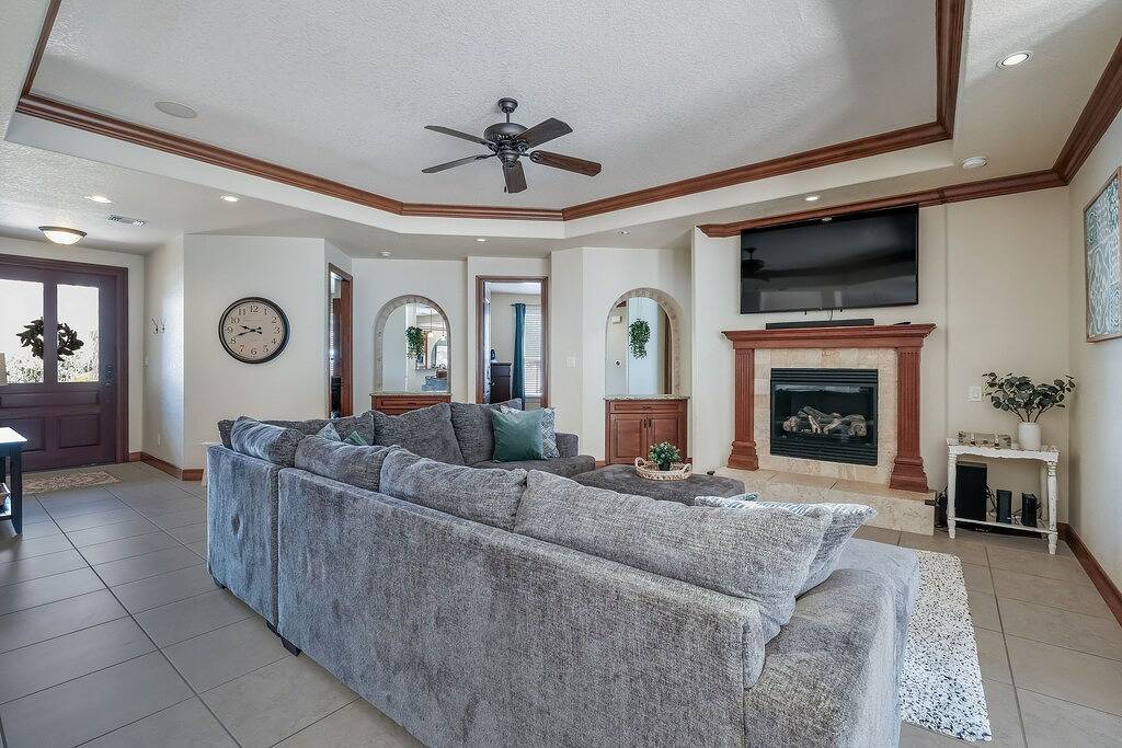 Luxuriöses Hill Country Reihenhaus. Einen Steinwurf von Sea World entfernt. Bmt in San Antonio, Bexar County