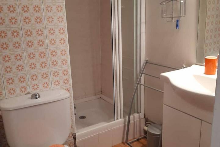 Appartement entier, Ravissant studio  a deux pas des  thermes et des commerces in Luchon-Superbagnères, Bagnères-de-Luchon