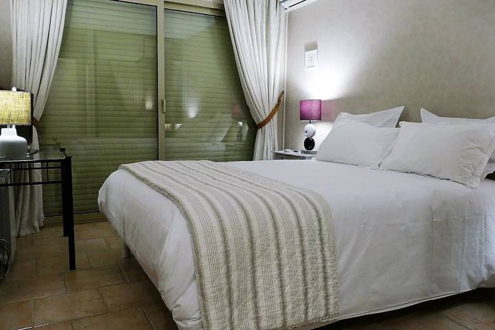 Appartement entier, Appartement grand jardin privé proche de toutes plages. antibes juanTout à pied. in Antibes, Côte méditerranéenne (France)