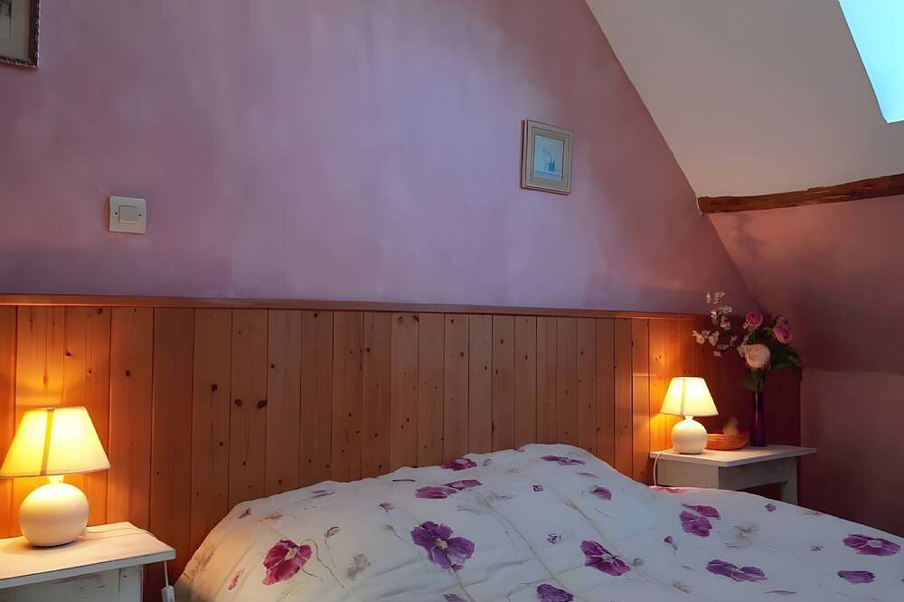 Chambre d’hôtes « La Rivetière - Les Mésanges » avec terrasse et jardin partagés, Wi-Fi in Courcemont, Sarthe