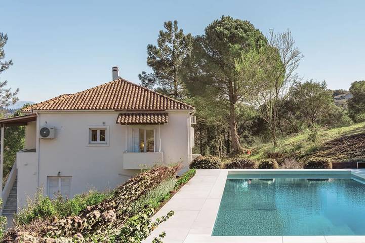 Location de vacances pour 11 personnes, avec jardin et balcon dans Vasilika