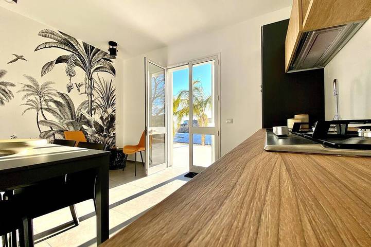 Ferienhaus für 4 Personen, mit Whirlpool und Garten sowie Pool