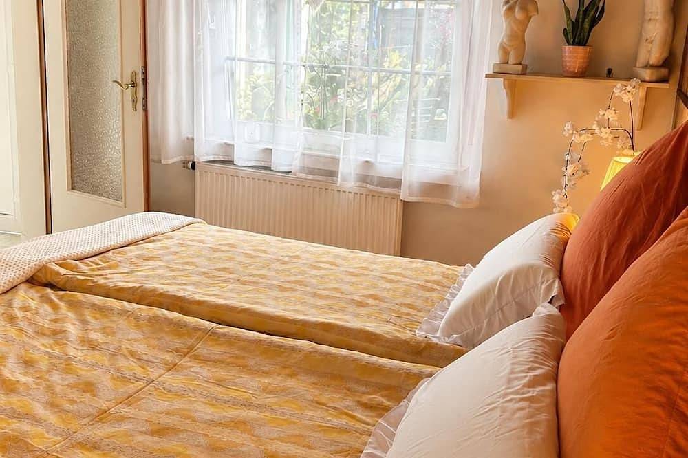 Cozy Amalfi Bungalow in Cologne in Rodenkirchen, Cologne