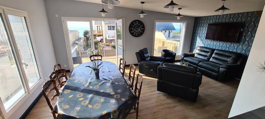 Gîte pour 8 personnes, avec terrasse et jardin à Bréhal