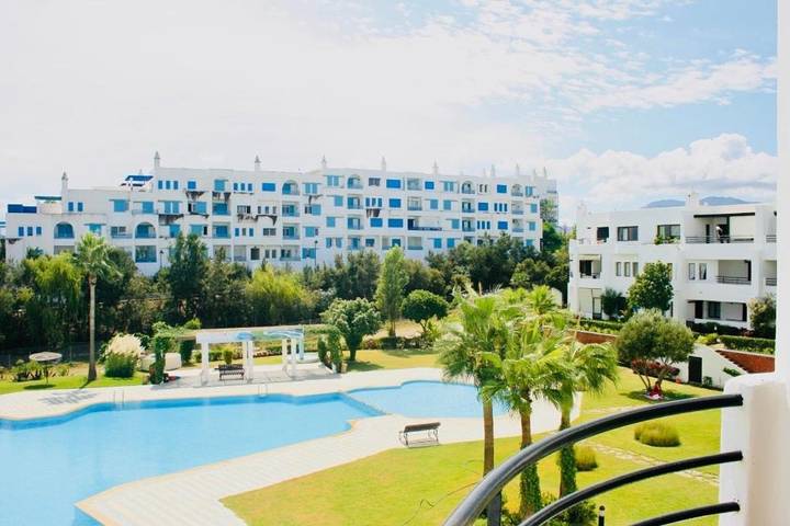 Appartement de vacances pour 6 personnes, avec piscine et jardin