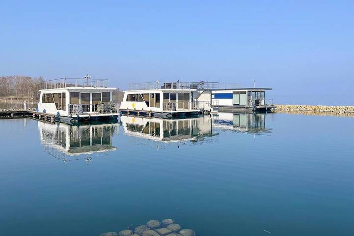 Hausboot für 4 Personen in Mecklenburgische Seenplatte