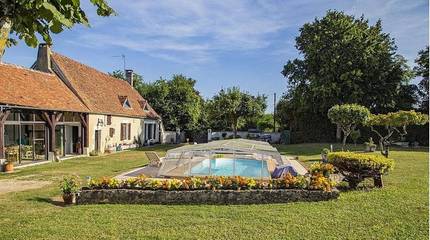 Gîte pour 6 personnes, avec jardin ainsi que piscine et terrasse à Lainsecq