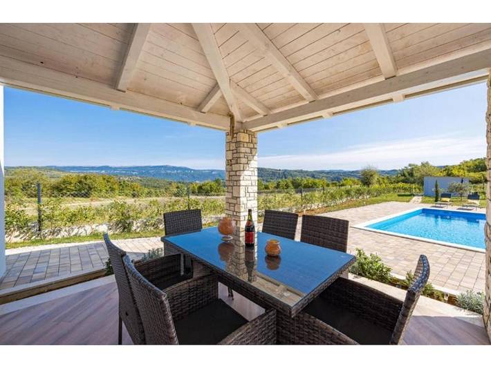 Location de vacances pour 6 personnes, avec terrasse ainsi que piscine et jardin à Buzet - 4