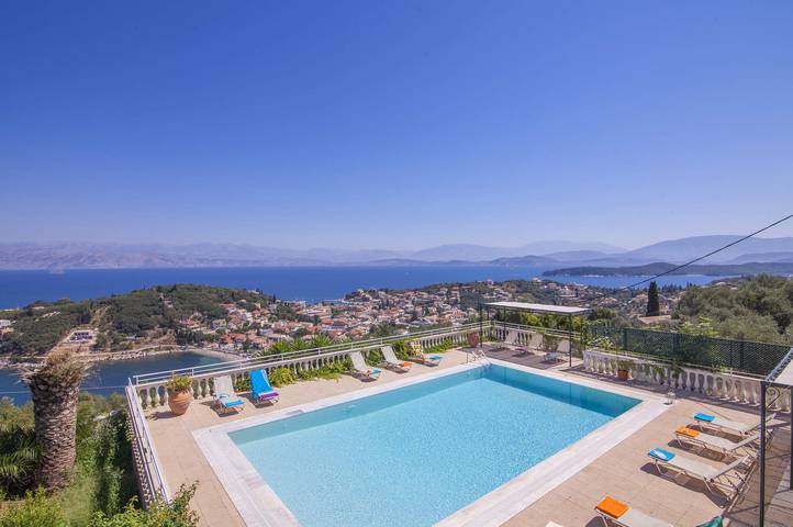 Villa for 13 people, child-friendly in Kassiopi