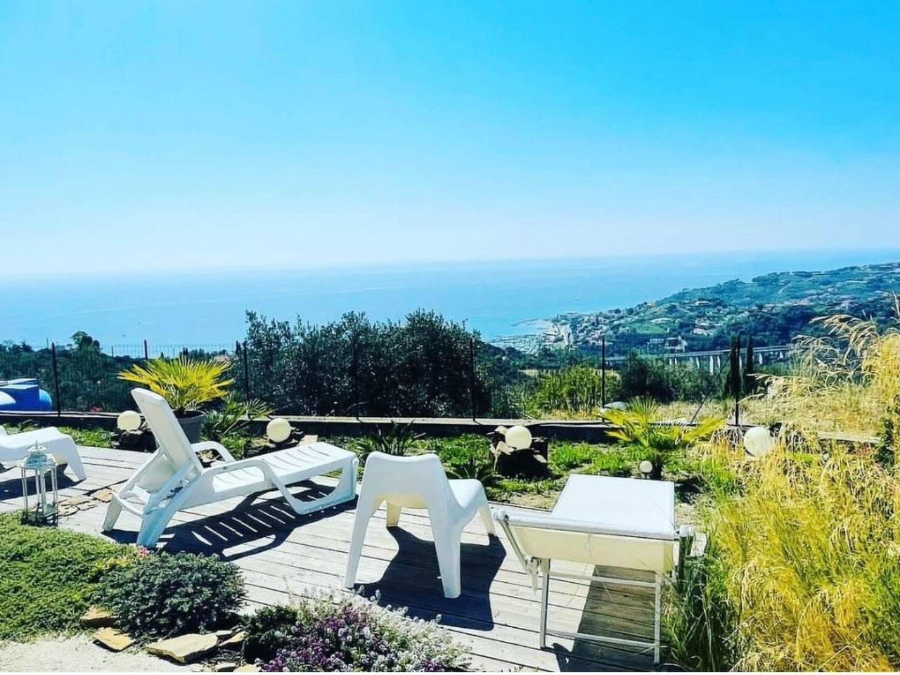Ganze Wohnung, Bella Vista Poggi 180 Grad Fantastischer Meerblick in Poggi (Imperia), Imperia
