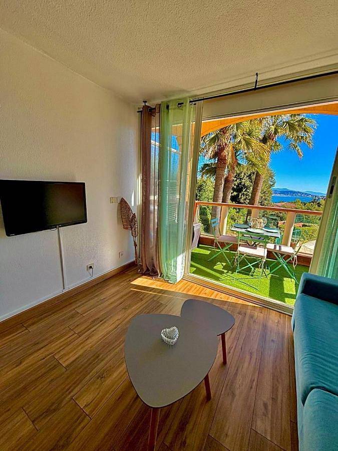 Appart’hôtel pour 4 personnes, avec piscine ainsi que terrasse et vue, animaux acceptés