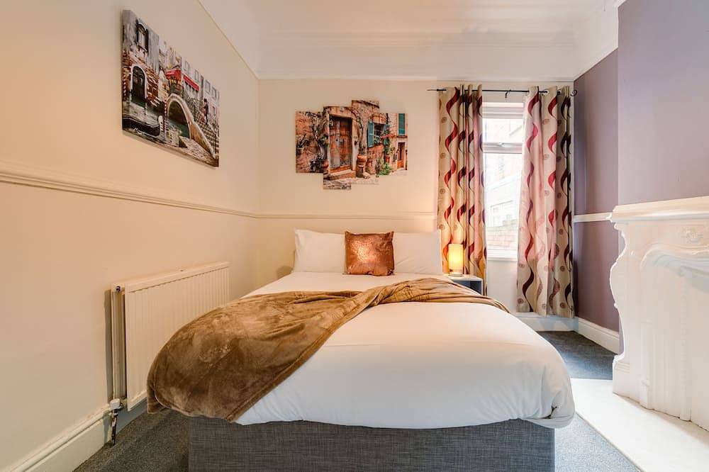 Ahenfie Plaza  By Jesouth in Kingston-upon-Hull, Yorkshire and the Humber