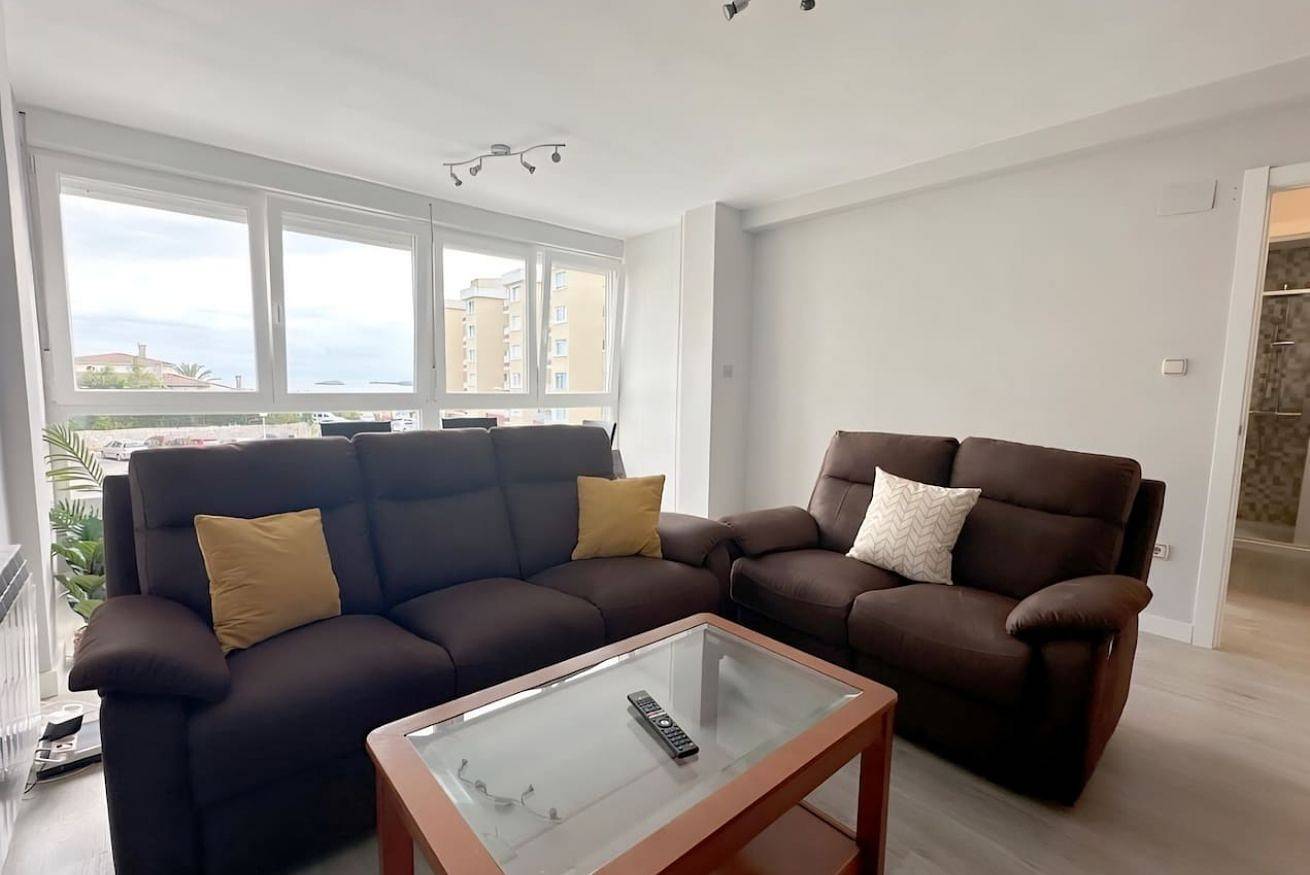 Apartamento entero, Chic Apartamento con Vista al Agua y Servicios Completos in Castro Urdiales, Costa de Cantabria