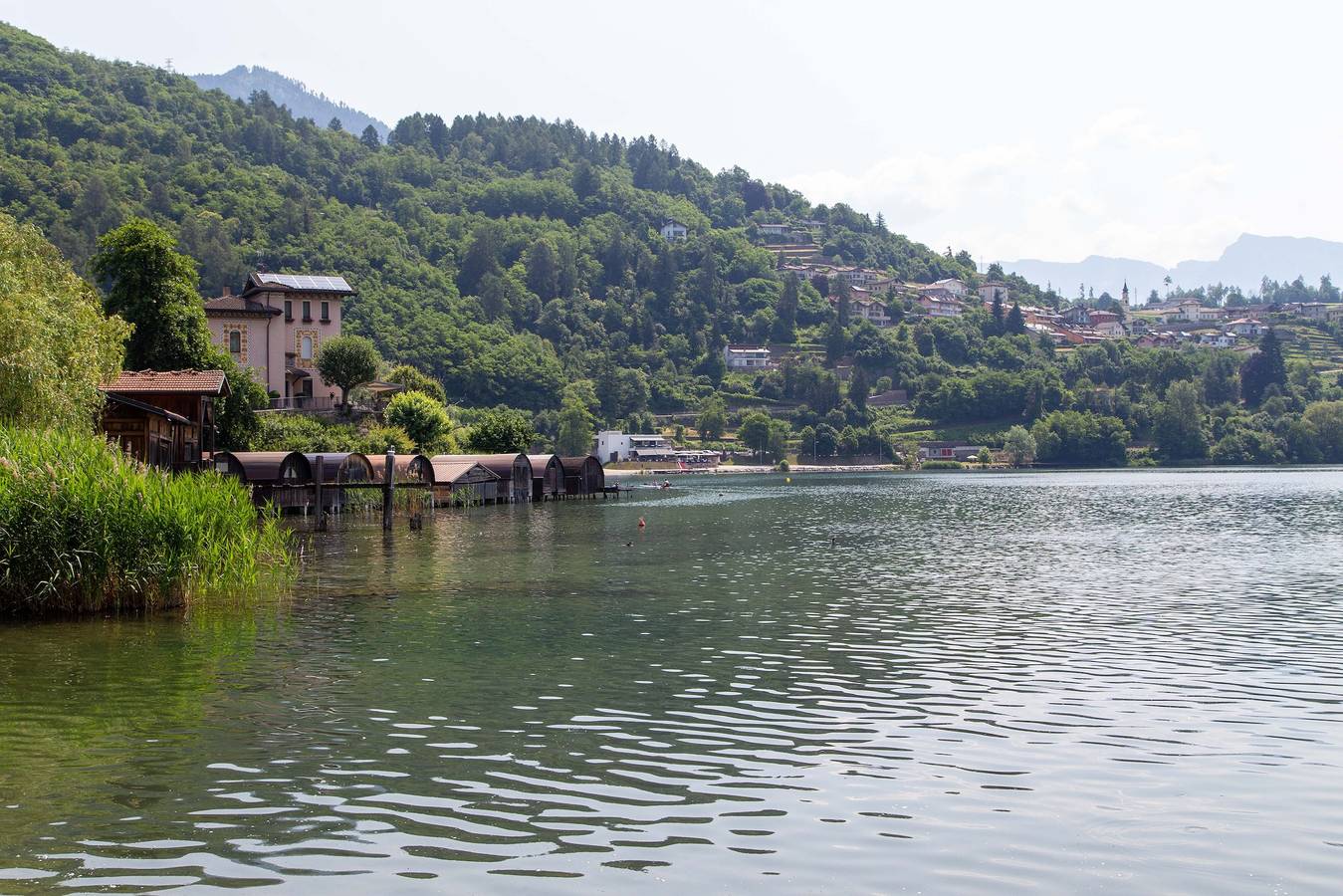 Appartement 'More A Due Passi Dal Lago' met Bergzicht en Balkon, foto 15