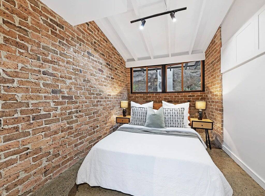 Stunning Peaceful Holiday Haven set on acreage with nearby Waterfall and Jacuzzi in Sydney, New South Wales