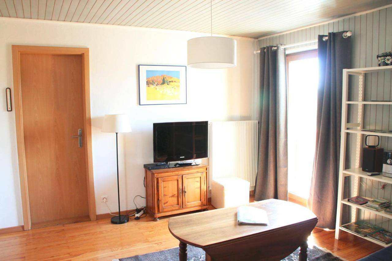 Appartement entier, Alsace Gîte 3étoiles climatisé prox Colmar, Eguisheim, parking, jardin in Oberhergheim, Région de Guebwiller