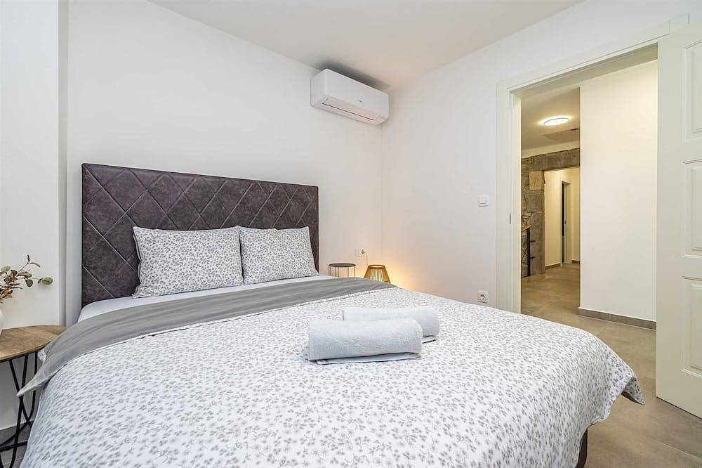 Holiday house Antica with heated pool in Lakmartin, Krk (isla)