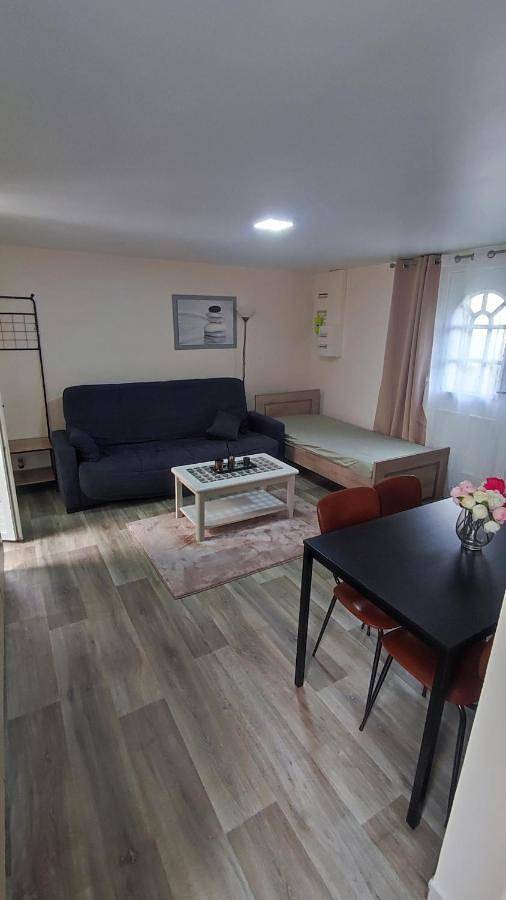 Appartement entier, One-Bedroom Apartment in Gerzat, Parc naturel régional des Volcans d'Auvergne