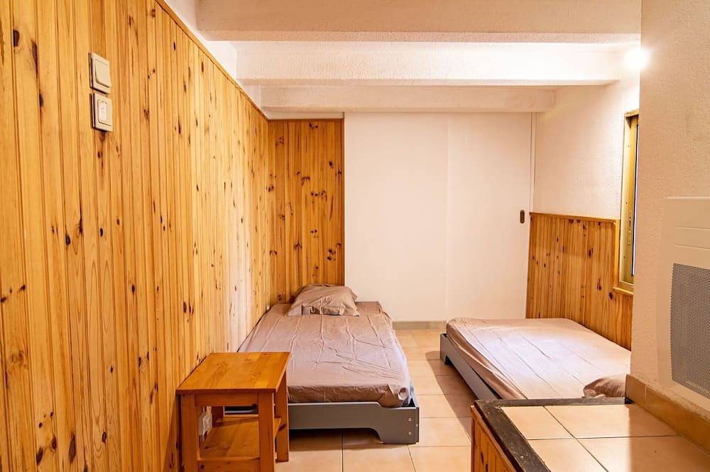 Cosy apartment in villa for 4 people with pool, Wifi, Tv, terrace and parking in Besse-sur-Issole, Brignoles region