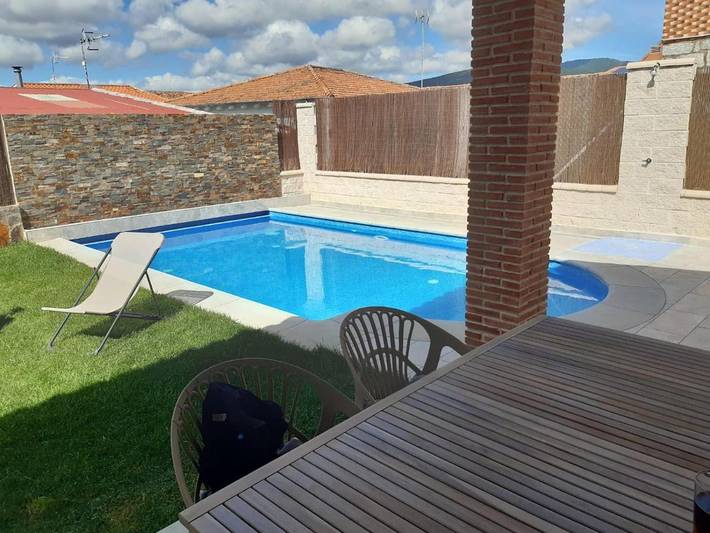 Casa de vacaciones para 4 personas, con jardín además de terraza y piscina en Valle del Ambroz - 3