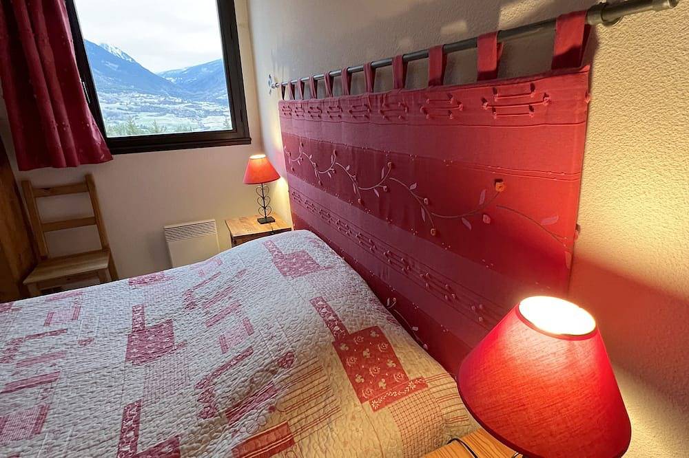 Entire apartment, Nice flat. 2 bedrooms - Embrun - panoramic view - close to ski resorts and lake in Embrun, Écrins National Park
