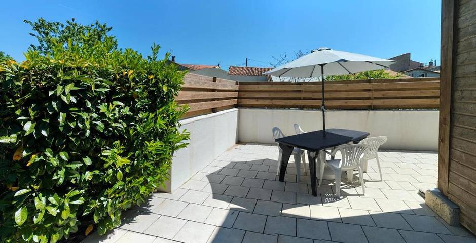 Location de vacances pour 4 personnes, avec piscine et jardin à Cherbonnières - 2