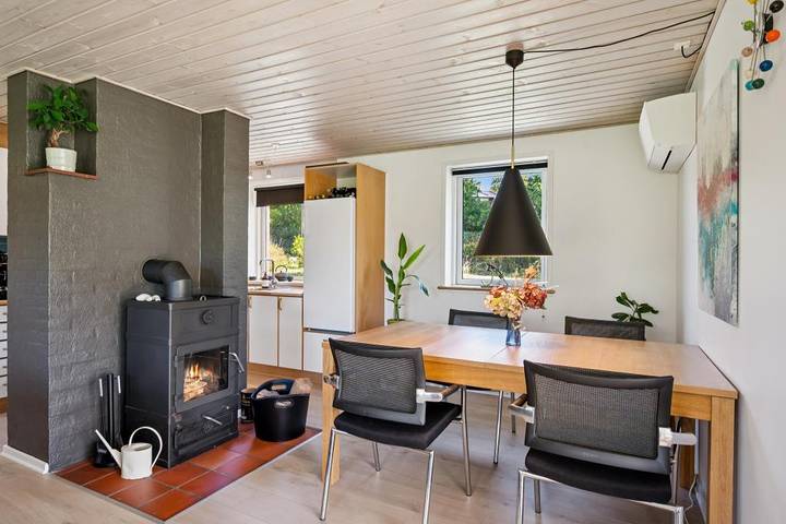 Charmantes Ferienhaus mit großem Garten und heller Veranda nahe Øer Strand und Ebeltoft in Øerne, Ebeltoft