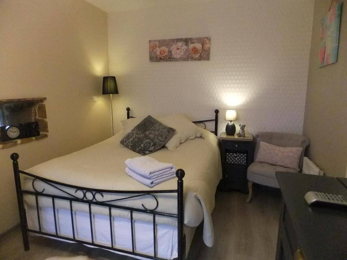 Double Room with Terrace in Châlus, Parc naturel régional Périgord-Limousin