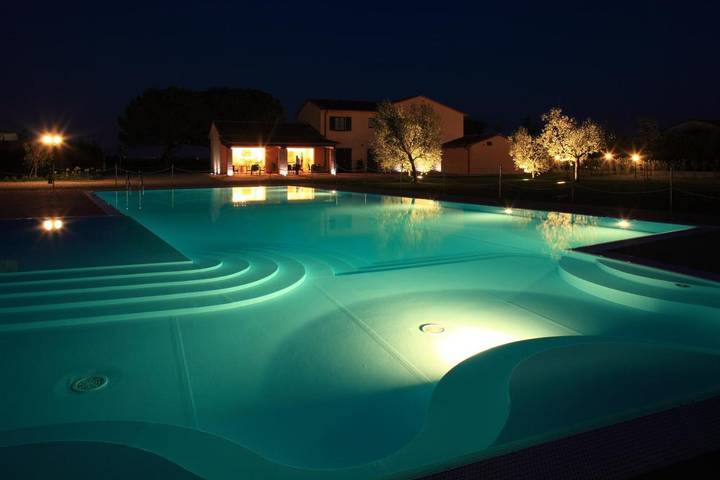 Appartamento per 4 persone, con Balcone e Giardino nonché Piscina per bambini e Piscina a Cascina