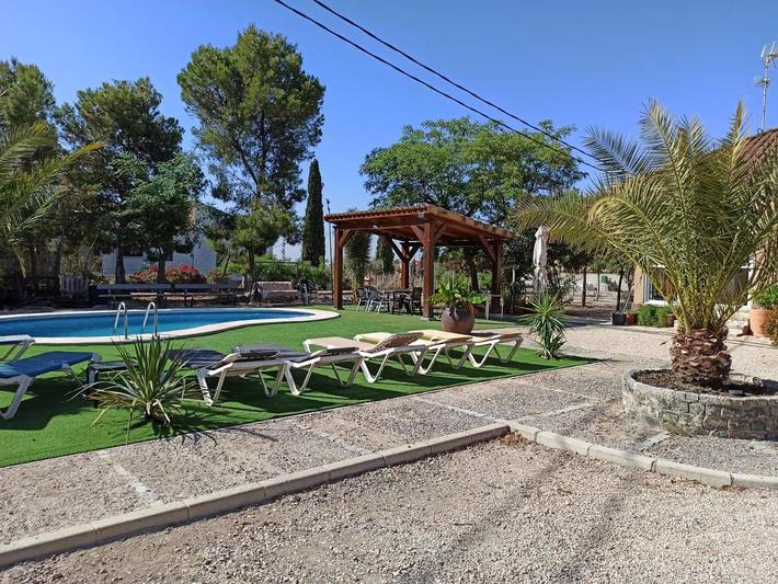 Location de vacances pour 5 personnes, avec jardin ainsi que vue et piscine, adapté aux familles à Busot - 2