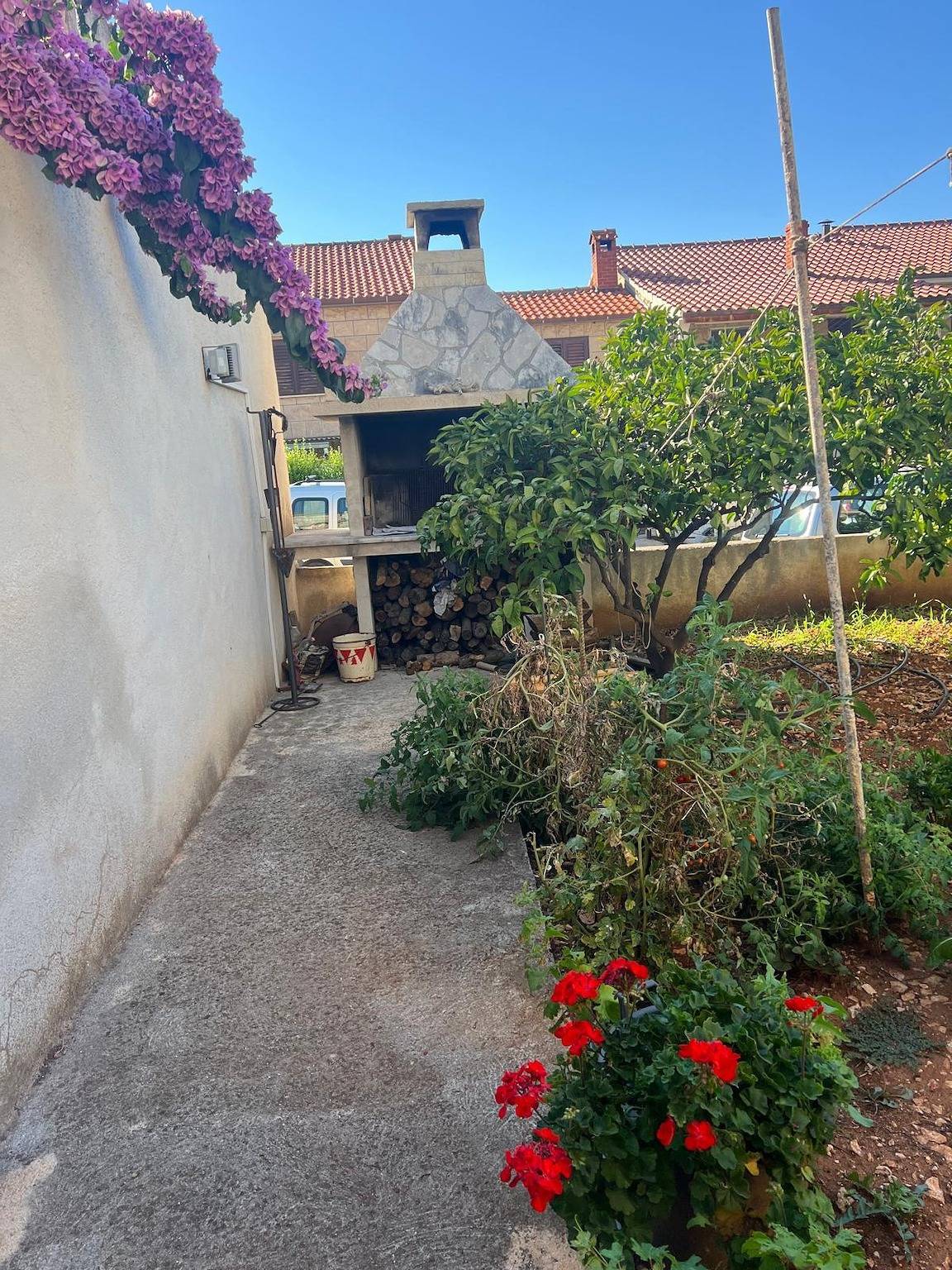 Ganze Wohnung, 3-Zimmer-Ferienwohnung mit Terrasse und Meerblick Supetar, Brac A-13165-b in Supetar, Brac