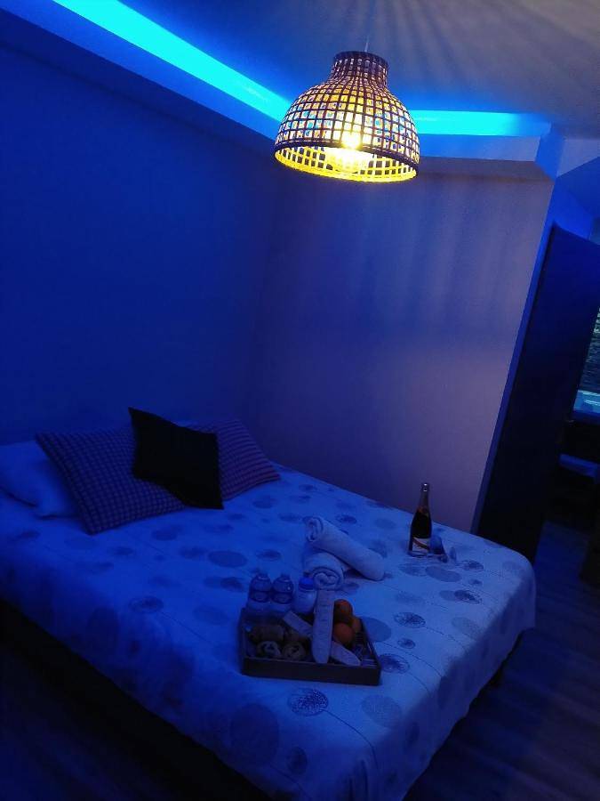 Chambre d’hôte pour 2 personnes, avec jacuzzi ainsi que sauna et terrasse à Martigues - 2