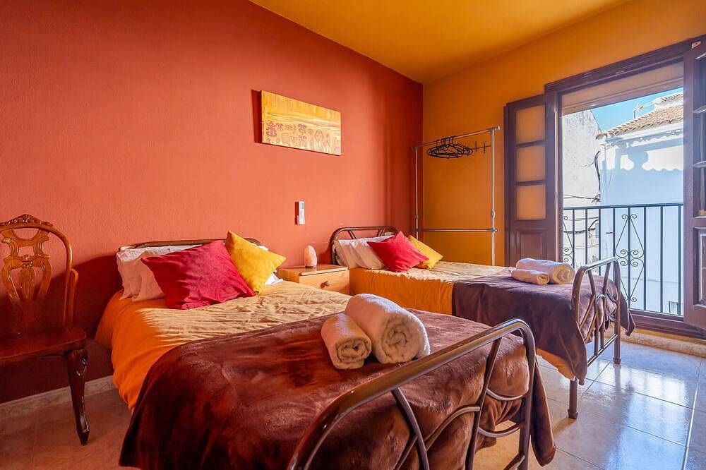 Cubo's Casa Mox Sierra de las Nieves Views / piscina privada / aire acondicionado / centrico / aparcamiento gratis in Yunquera, Sierra de las Nieves