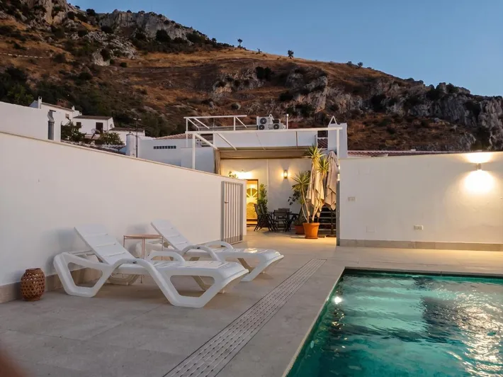 Apartamento de vacaciones para 2 personas, con piscina además de terraza y vistas - 1