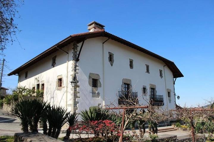 Apartamento de vacaciones para 5 personas, con piscina además de jacuzzi y jardín, Se admiten mascotas en Álava - 2