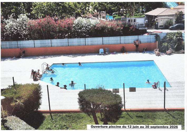 Appartement de vacances pour 4 personnes, avec terrasse ainsi que piscine et vue